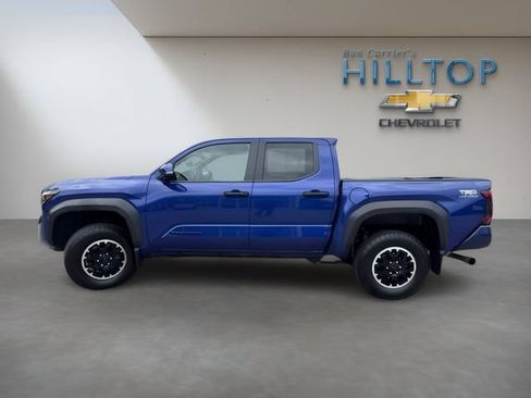 Used 2025 Toyota Tacoma TRD Off-Road w/ TRD Off Road Upgrade Package AWD/4WD image 10