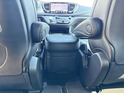 New 2026 Chrysler Pacifica Limited w/ S Appearance Package FWD image 22