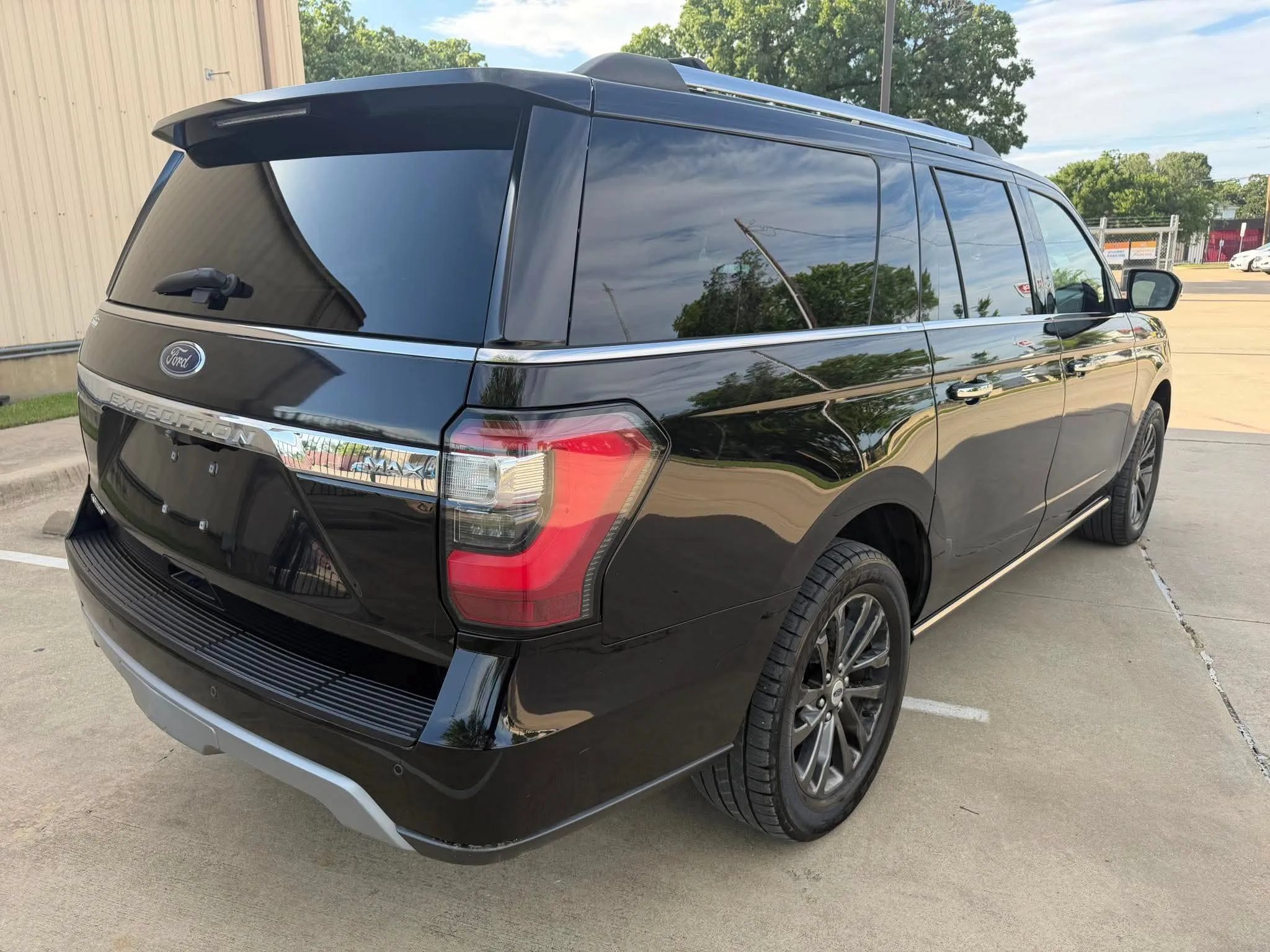 Used 2019 Ford Expedition Max Limited RWD image 5