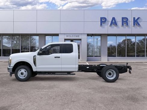 New 2026 Ford F350 XL w/ XL Chrome Package AWD/4WD image 4