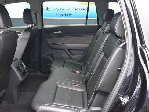 Used 2023 Volkswagen Atlas SE w/ Black Wheel Package FWD image 9