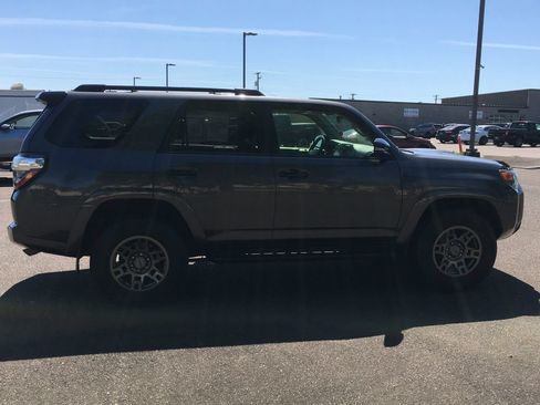 Used 2020 Toyota 4Runner Venture w/ Moonroof Package AWD/4WD image 7