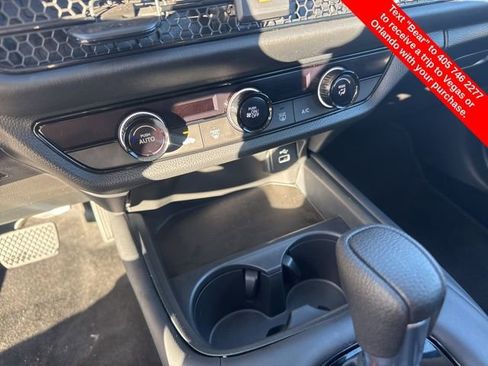 Used 2025 Honda HR-V LX image 26