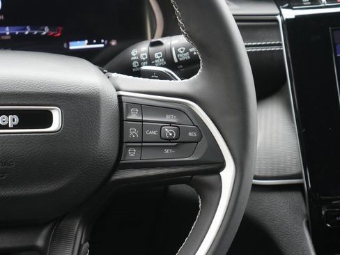 Used 2023 Jeep Grand Cherokee Altitude image 19