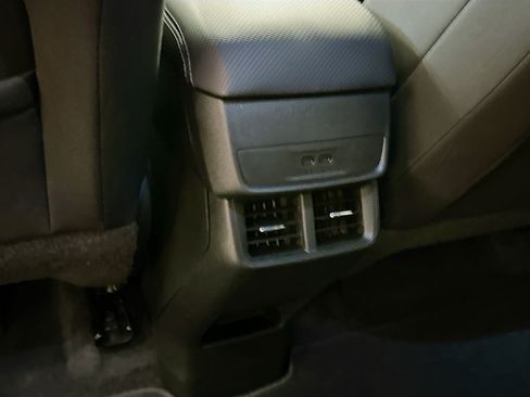 Used 2025 Chevrolet Equinox LT AWD/4WD image 28