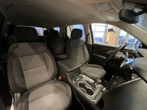 Used 2020 Chevrolet Traverse LT image 27