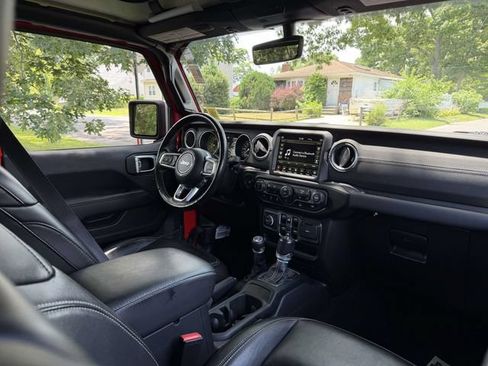 Used 2022 Jeep Wrangler Unlimited Sahara w/ LED Lighting Group AWD/4WD image 11