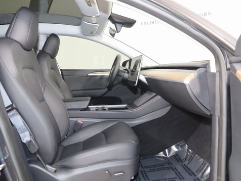 Used 2025 Tesla Model Y Long Range image 14