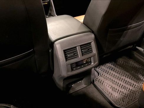 Used 2018 Volkswagen Atlas SEL Premium image 34