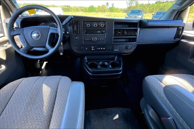 Used 2025 Chevrolet Express 3500 LT w/ LT Preferred Equipment Group RWD image 7