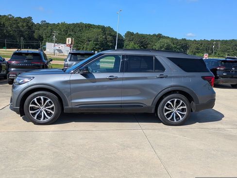 Used 2025 Ford Explorer ST-Line w/ Premium Package RWD image 2