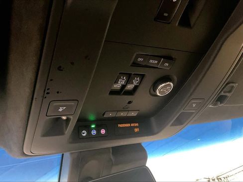 Used 2019 Cadillac Escalade Platinum image 35