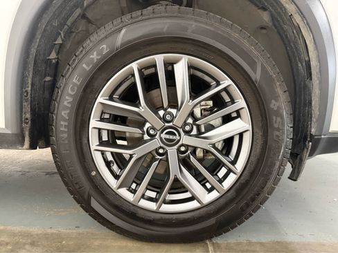 Used 2024 Nissan Rogue S AWD/4WD image 11