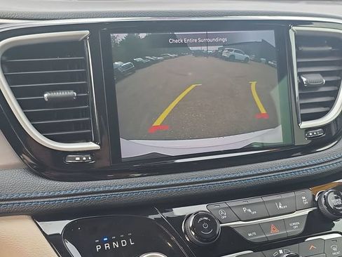 Used 2021 Chrysler Pacifica Touring-L FWD image 17