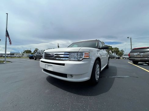 Used 2010 Ford Flex SE FWD image 4