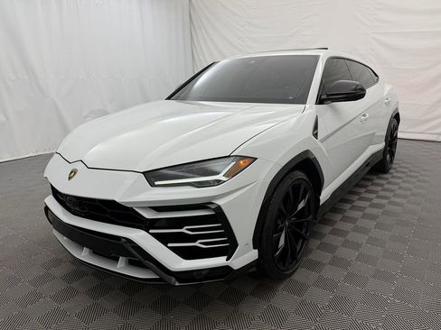 Used 2021 Lamborghini Urus image 2