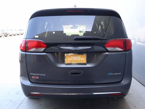 Used 2020 Chrysler Pacifica Limited w/ Advanced Safetytec Group FWD image 4