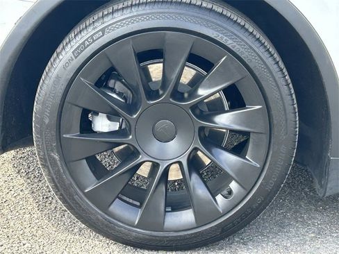 Used 2020 Tesla Model Y Long Range image 7