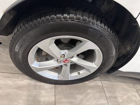 Used 2020 Jaguar F-PACE Premium image 19