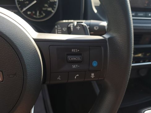 Used 2024 Nissan Rogue SV image 22