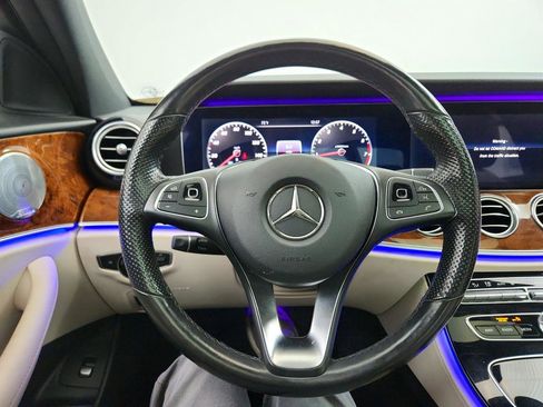 Used 2018 Mercedes-Benz E 300 4MATIC w/ Premium 2 Package image 18