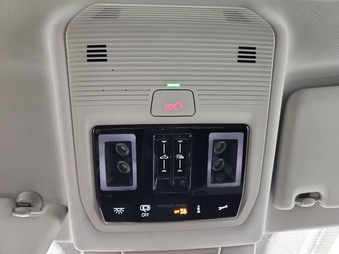 New 2025 Volkswagen Tiguan SE image 28