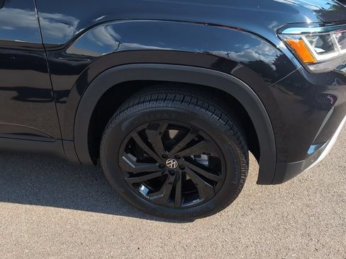 Used 2022 Volkswagen Atlas SE w/ Black Wheel Package FWD image 3