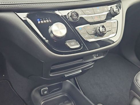 New 2026 Chrysler Pacifica Select image 33