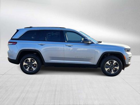 Used 2023 Jeep Grand Cherokee 4WD 4xe image 9