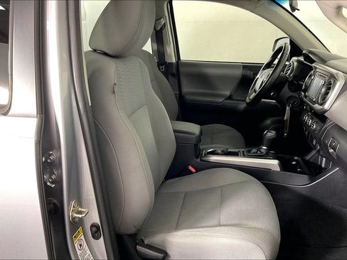 Used 2016 Toyota Tacoma SR5 w/ Towing Package RWD image 9