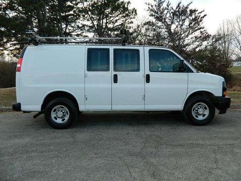 Used 2019 Chevrolet Express 2500 w/ Communications Package image 5