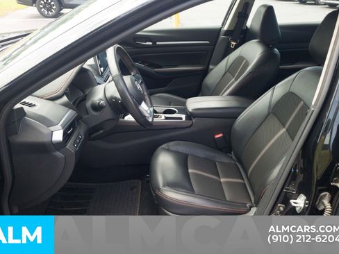 Used 2024 Nissan Altima 2.5 SR FWD image 16