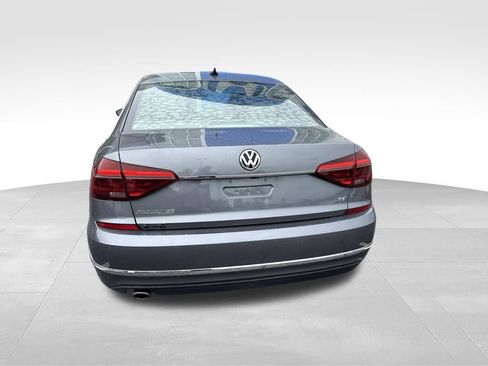 Used 2018 Volkswagen Passat 2.0T SE FWD image 16