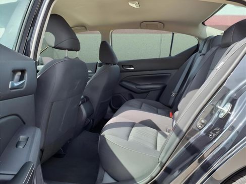 Used 2022 Nissan Altima 2.5 SV image 9