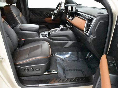 Used 2023 GMC Canyon AT4 w/ AT4 Premium Package image 13