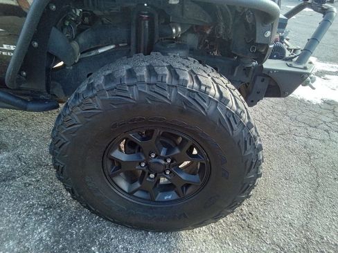 Used 2014 Jeep Wrangler Unlimited Sahara w/ Dual Top Group image 13