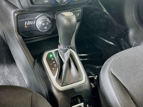 Used 2023 Jeep Renegade Trailhawk AWD/4WD image 17