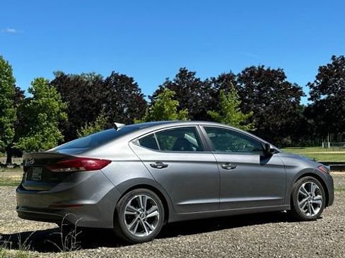 Used 2017 Hyundai Elantra Limited w/ Limited Ultimate Package 05 FWD image 10
