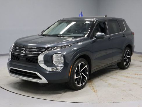 Used 2024 Mitsubishi Outlander SE image 9