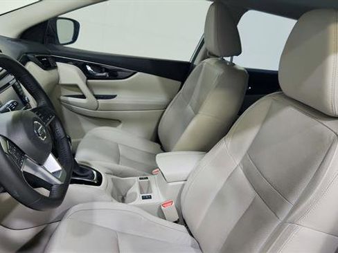 Certified 2018 Nissan Rogue Sport SL image 12