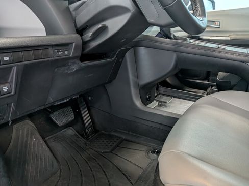 Certified 2025 Toyota Sienna XLE FWD image 16