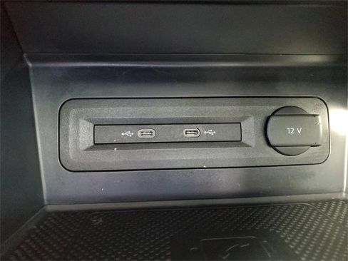 Certified 2023 Volkswagen Atlas SE w/ Panoramic Sunroof Package image 9