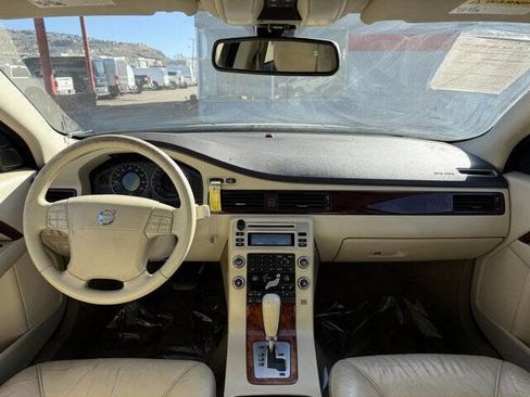 Used 2008 Volvo XC70 3.2 image 18