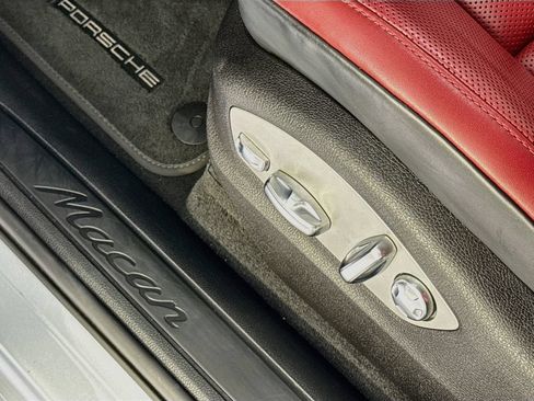Certified 2024 Porsche Macan AWD/4WD image 27