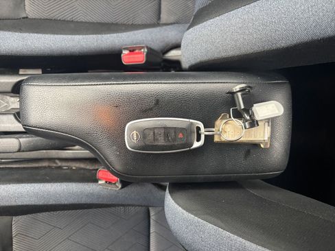 Used 2025 Nissan Versa SV FWD image 21
