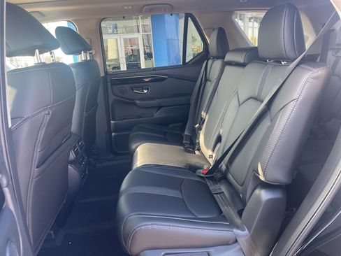 New 2025 Honda Pilot Touring image 19