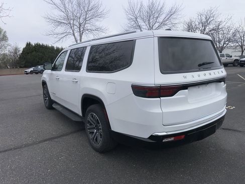 Used 2024 Jeep Wagoneer L Series II w/ Flexible Seating Group image 7