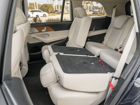 Used 2021 Mercedes-Benz GLS 450 4MATIC image 34