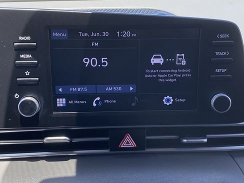 Used 2021 Hyundai Elantra SE FWD image 23