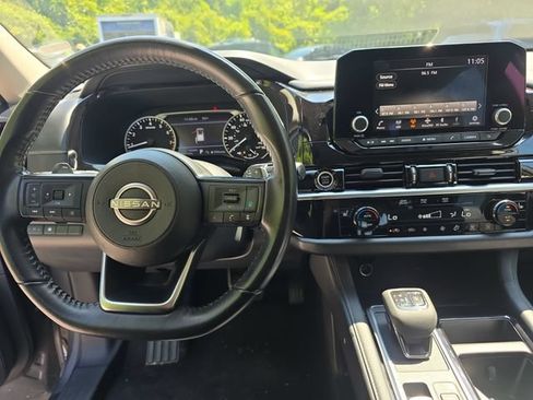 Used 2024 Nissan Pathfinder SV FWD image 13